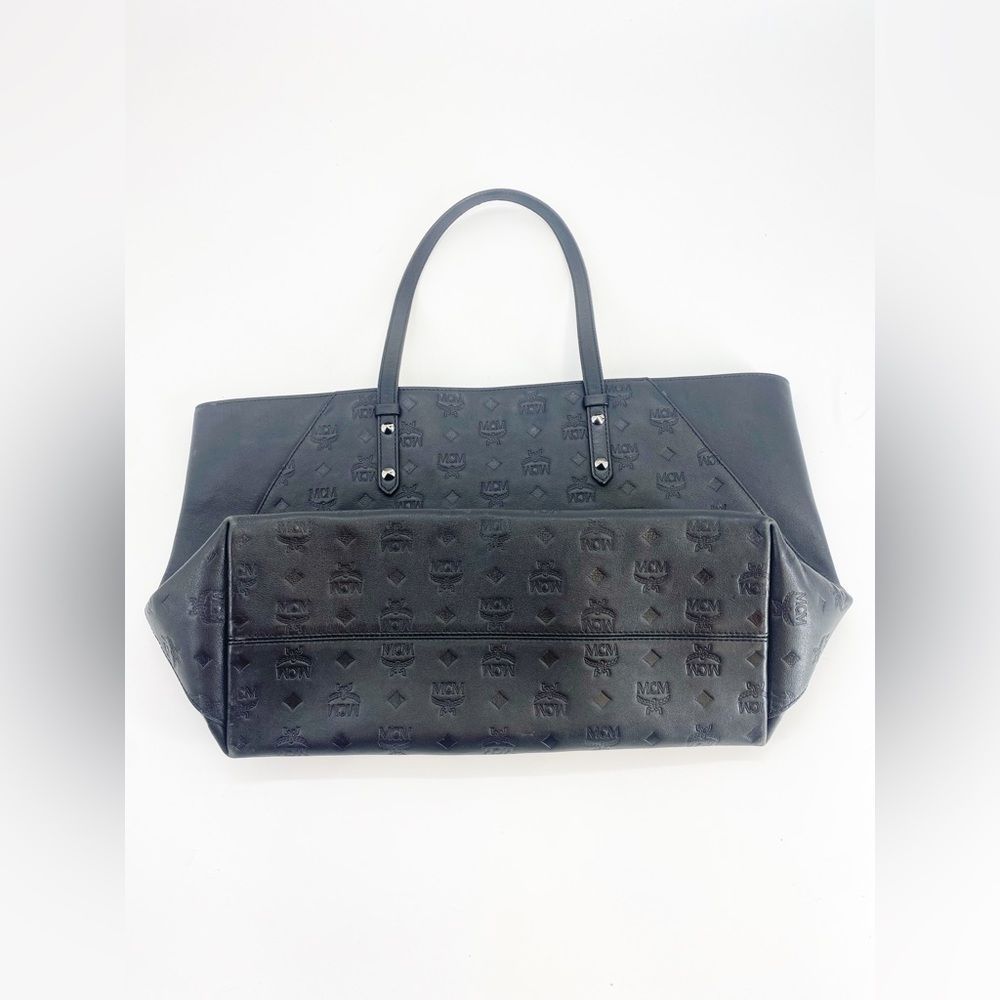 MCM Klara Medium Monogram Shopper‎ Leather Tote - Picture 4 of 7